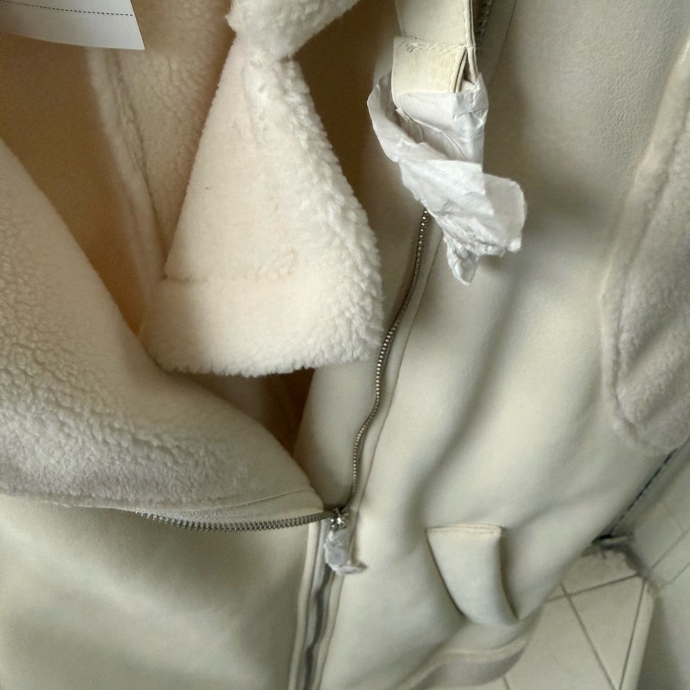 Forever 21 Women's faux shearling Vest NWT - Picture 5 of 5